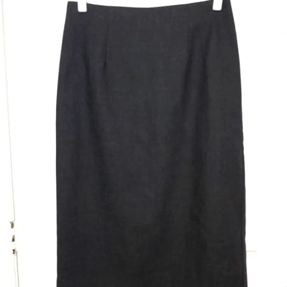 Briggs VINTAGE Women's PETITE Size 10P Grey 100% Wool Skirt